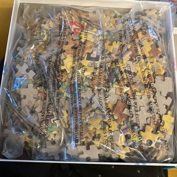 Gustav Klimt The Kiss 1000-Piece Jigsaw Puzzle - Picture 4 of 4